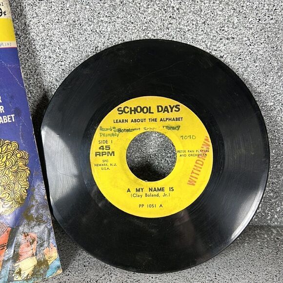 Vintage 1976 ‘School Days: Learn About The Alphabet’ 45 RPM Record - Picture 1 of 5